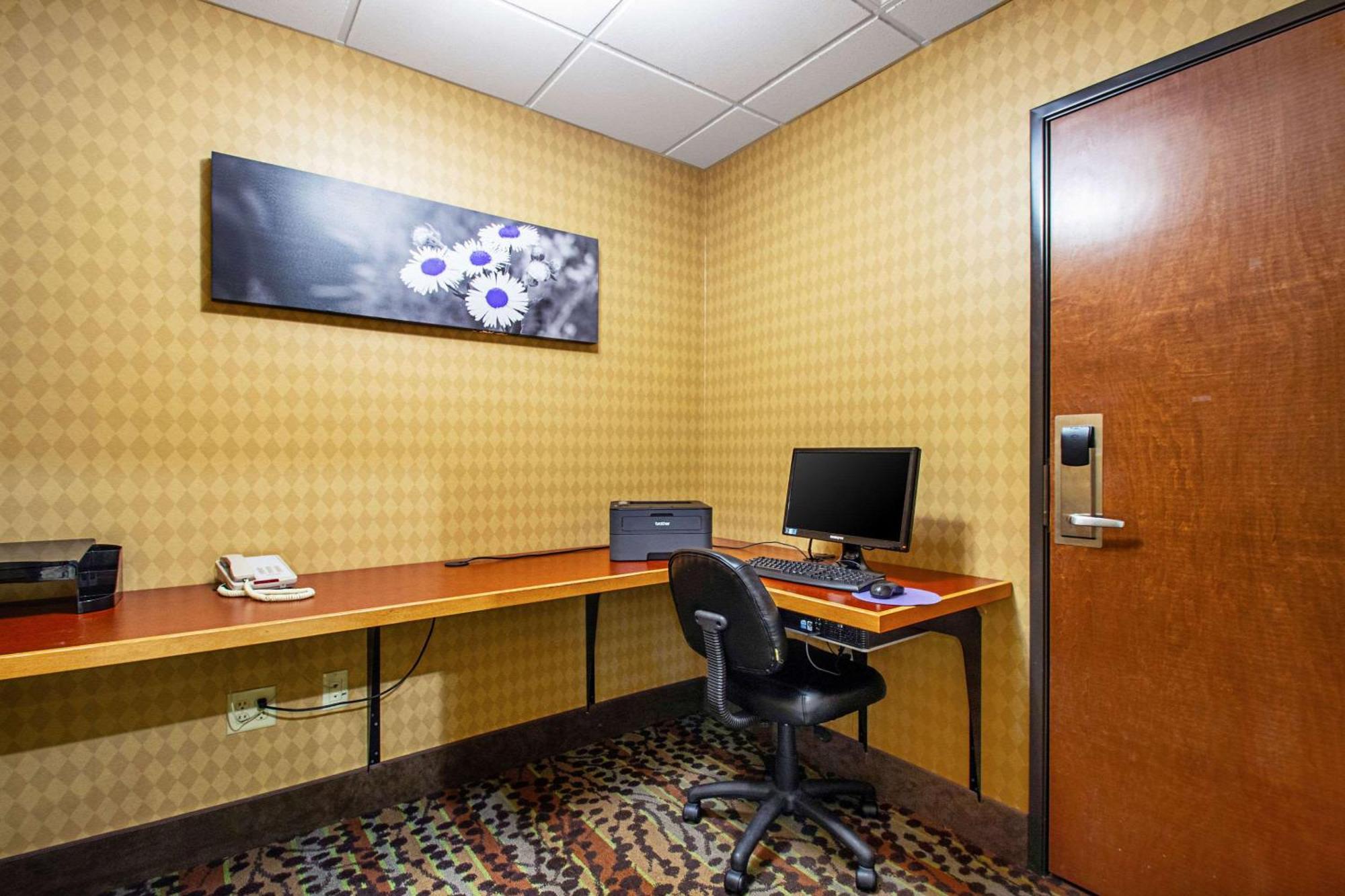Mainstay Suites Madison - Monona Экстерьер фото