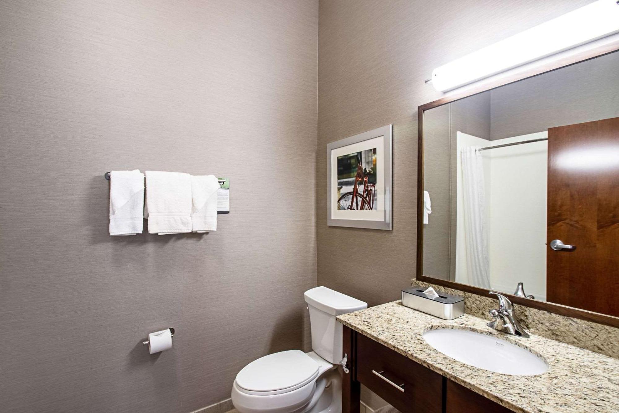 Mainstay Suites Madison - Monona Экстерьер фото