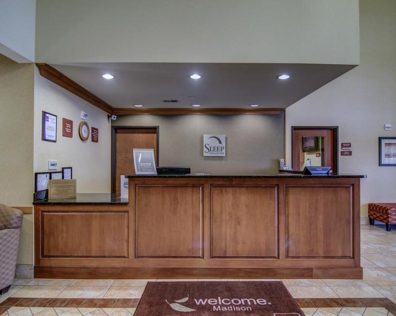 Mainstay Suites Madison - Monona Экстерьер фото